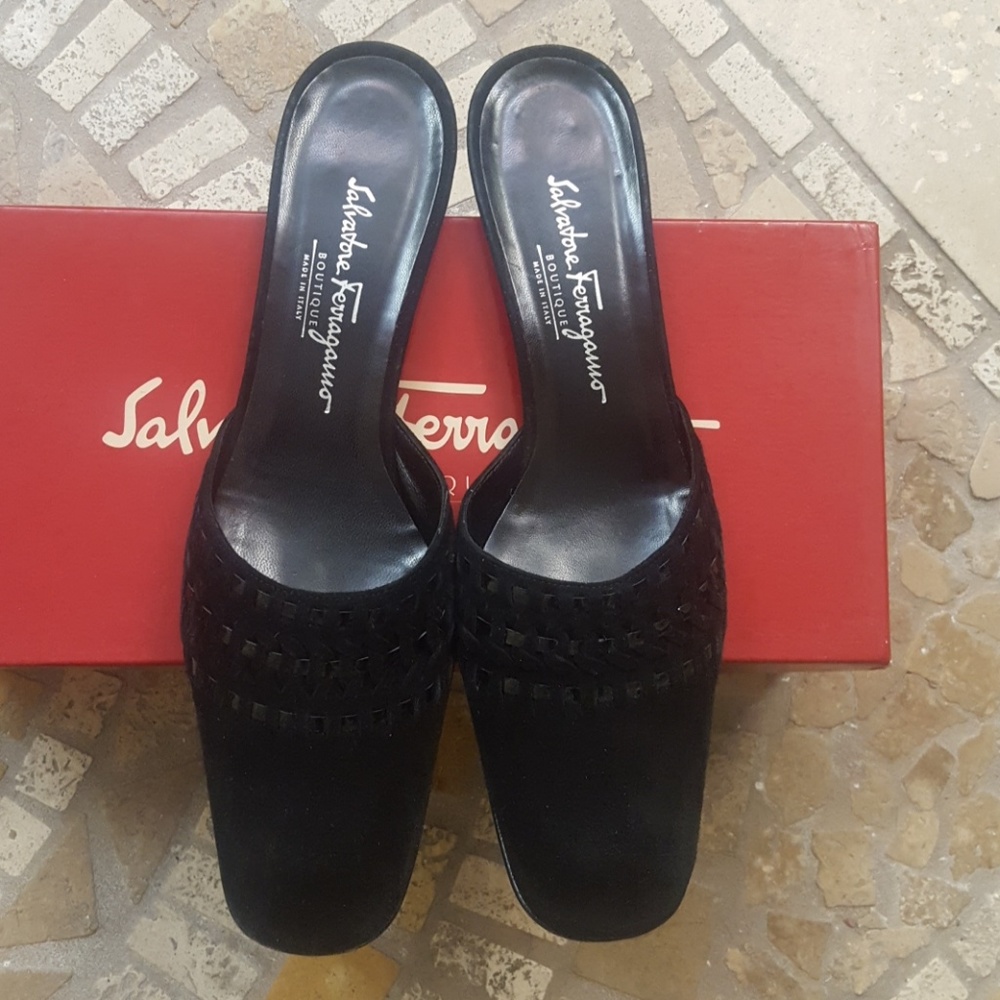 Salvatore Ferragamo black shoes 9 AA